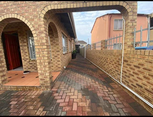 2 BEDROOM HOUSE FOR SALE IN CANESIDE